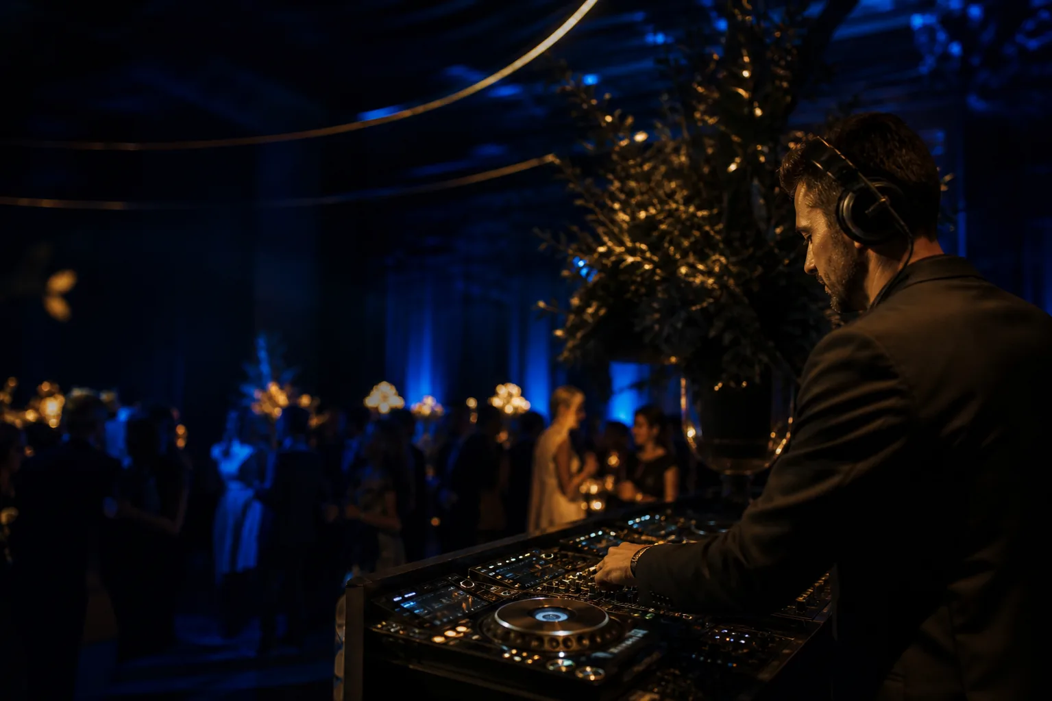 DJ a conduzir a atmosfera de um evento